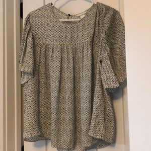 Short flowy sleeve shirt.